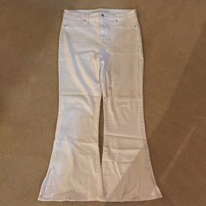American eagle white flair jeans